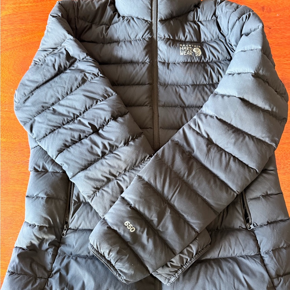 Mountain hardware women’s  Puffer Jacket medium and black
